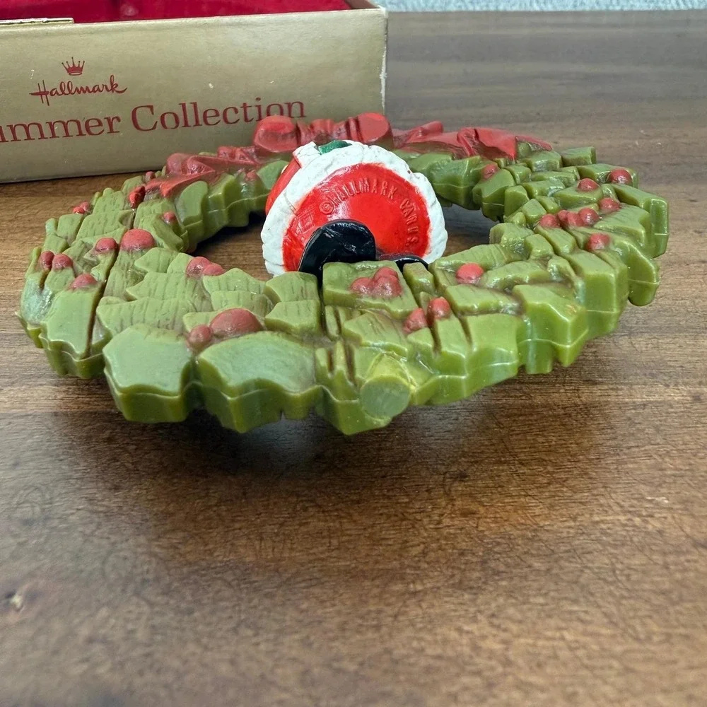 Vintage 1976 Hallmark Twirl-Abouts Santa Wreath Ornament Tree-Trimmer Collection